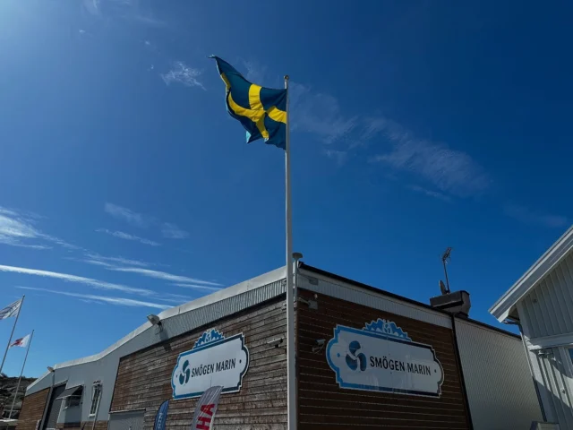 Valborgsmässoafton, strålande solsken & svenska flaggan i topp 🤩
Våren är här och det firar vi med att ha öppet som vanligt imorgon 1:a maj, 07 - 16. Varmt välkomna ☀️
Vi önskar en trevlig Valborg & 1:a Maj 😍
#smögen #smögenmarin #valborg #valborgsmässoafton #båtförsäljning